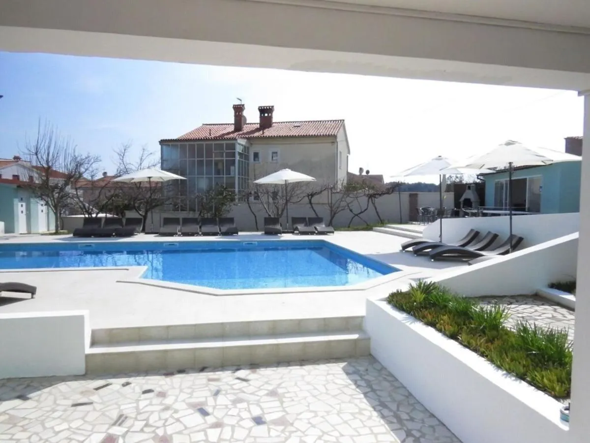Appartamento Residenz Benni 5 Mit Beheiztem Grossem Pool Medolino 0*,