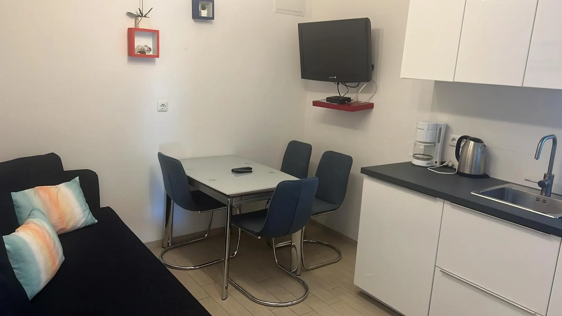Appartamento Residenz Benni 5 Mit Beheiztem Grossem Pool Medolino